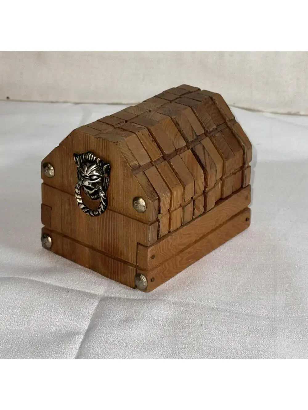 Vintage Wood Cork Coaster Set Caddy‎ Treasure Chest Case Brass Lion Caddy MCM